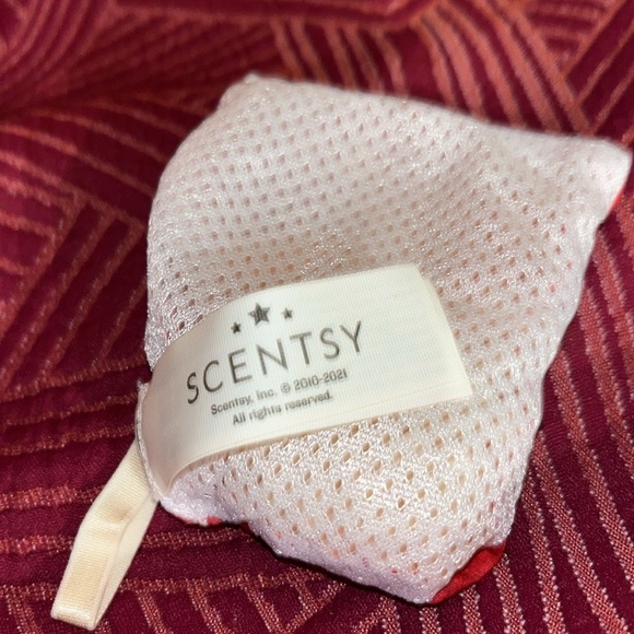 SCENTSY RIVER THE REINDEER DEER BUDDY PLUSH & scent pack excellent condi… - Picture 7 of 7